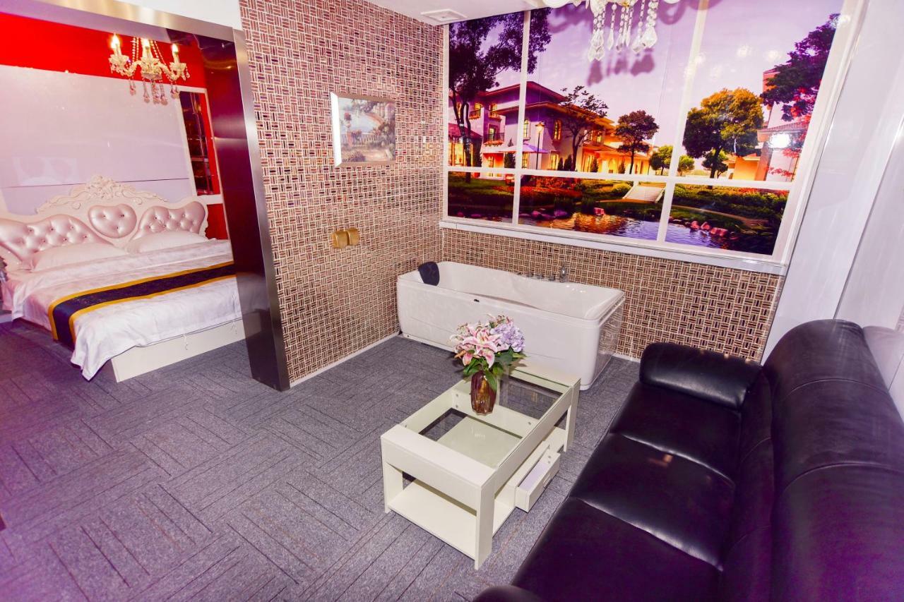 Century Hua Na Loves Boutique Hotel Ціндао Екстер'єр фото